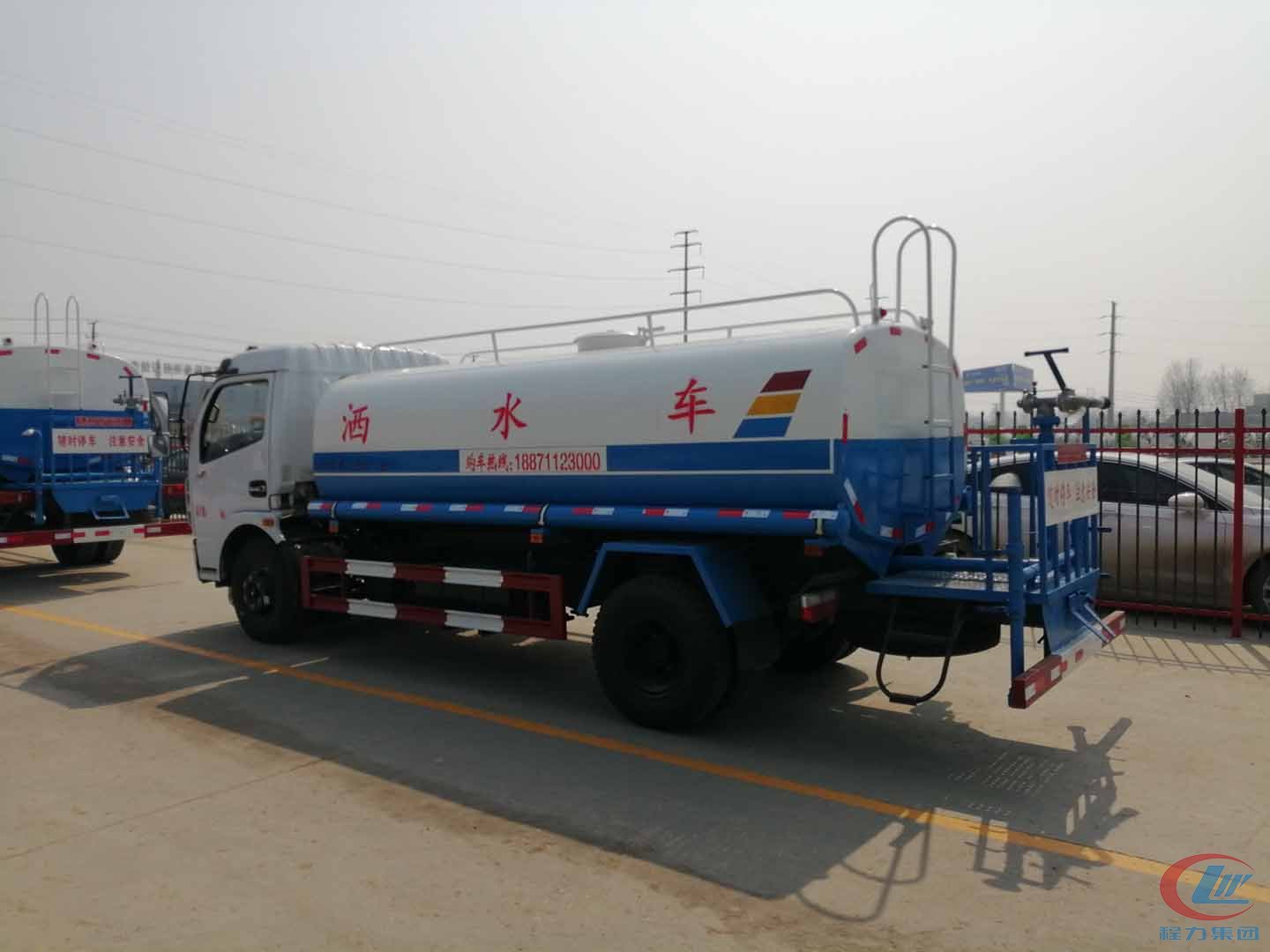 易倍·(中国)体育EMC威牌东风多利卡洒水车